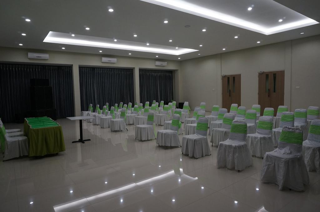 Rumah Cassa Guest House Surabaya Exterior photo