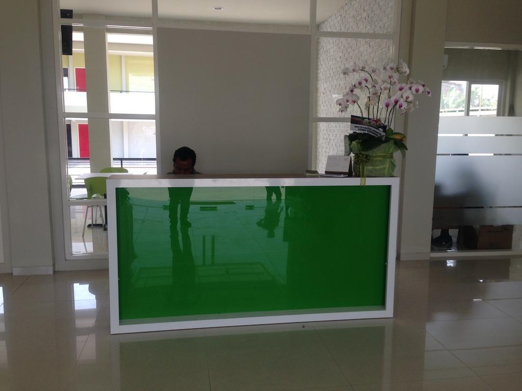 Rumah Cassa Guest House Surabaya Exterior photo