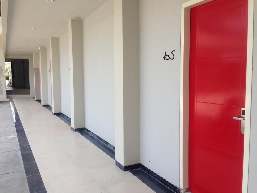 Rumah Cassa Guest House Surabaya Exterior photo