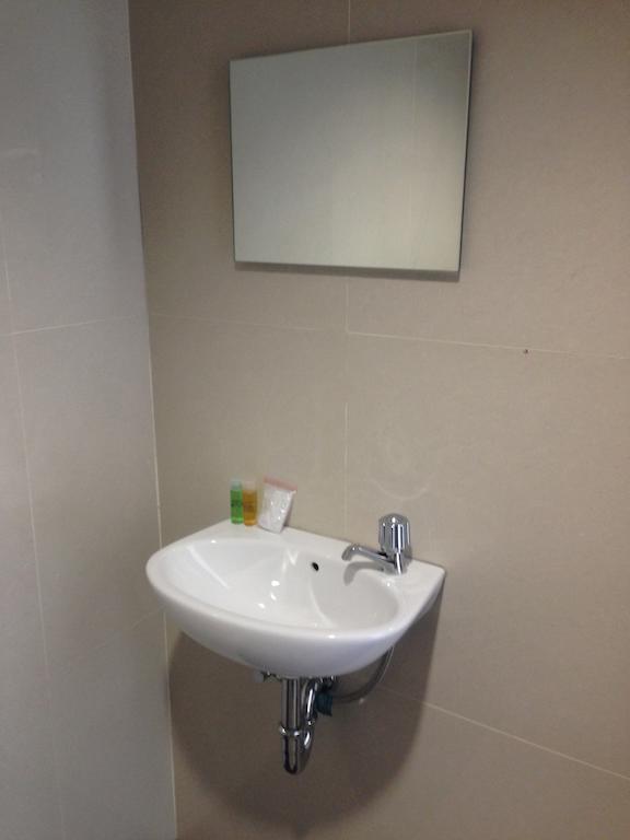 Rumah Cassa Guest House Surabaya Room photo