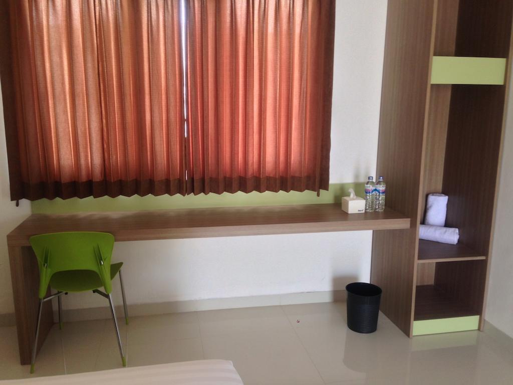 Rumah Cassa Guest House Surabaya Room photo