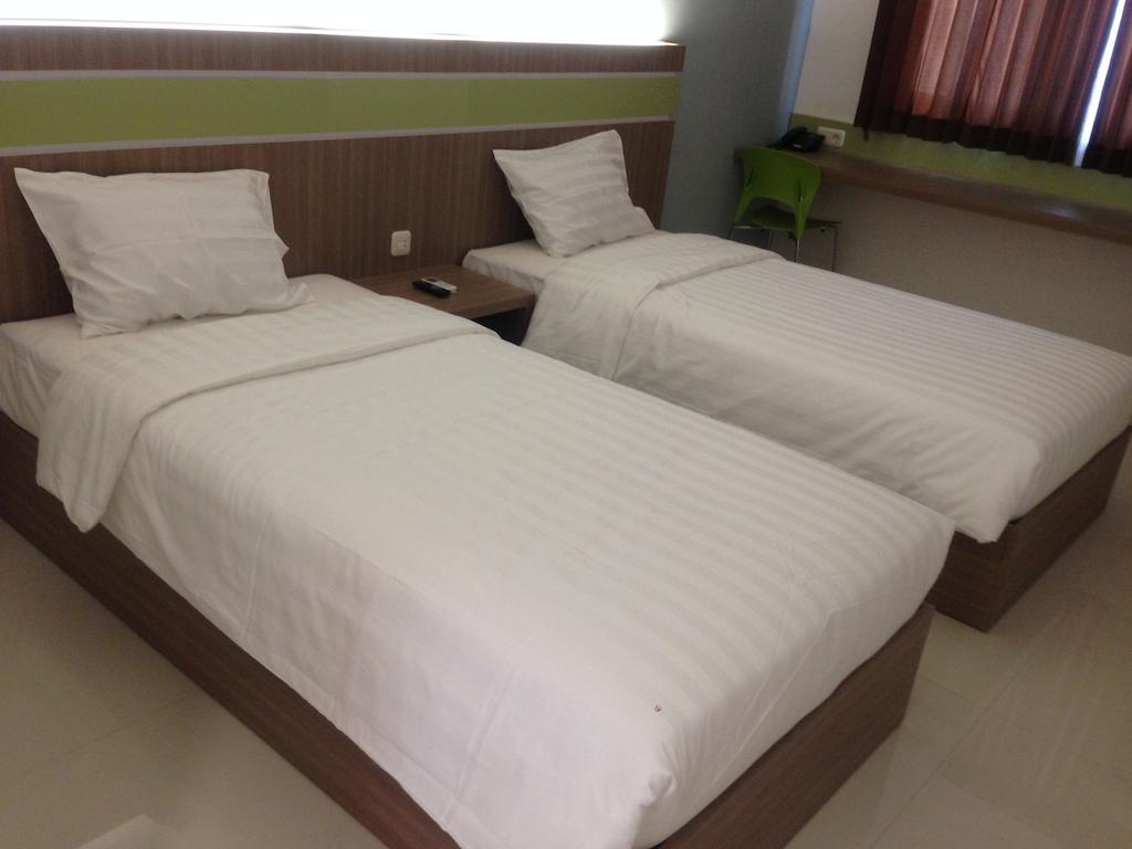 Rumah Cassa Guest House Surabaya Room photo